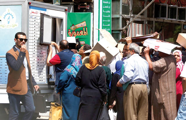 People wait to buy subsidised food contributed by the ministry of defence and military production of the Egyptian armed forces in Cairo, Egypt, on Wednesday (Reuters photo)
